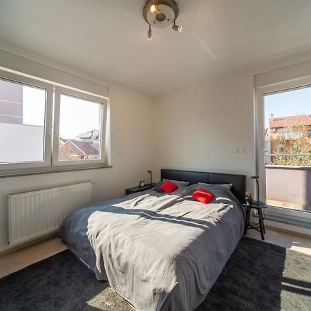 Super Petrova Apartment Загреб Экстерьер фото