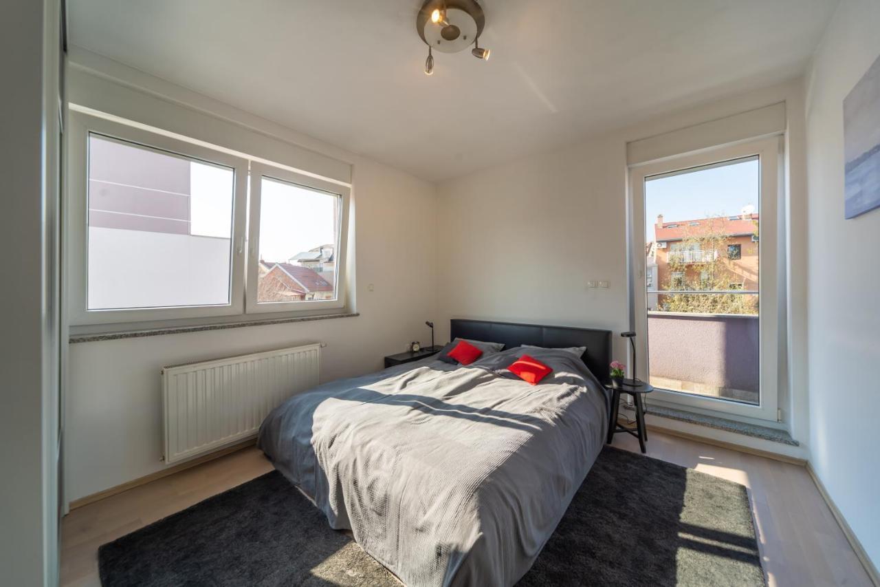 Super Petrova Apartment Загреб Экстерьер фото