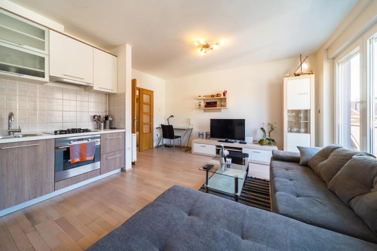 Super Petrova Apartment Загреб Экстерьер фото